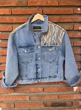 Cargar imagen en el visor de la galería, Chaqueta Oversize - CHAVELA - CUSTOMIZADA
